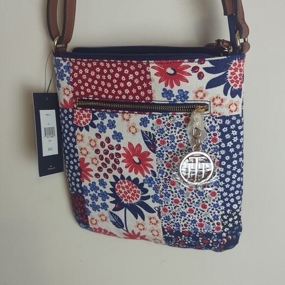 NWT Tommy Hiflinger Cottage Floral Crossbody Athleisure Bag With Charm - Picture 2 of 13
